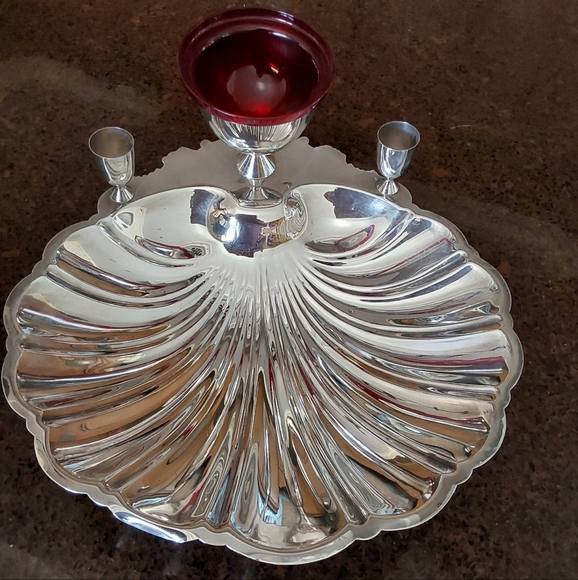 VINTAGE F.B.ROGERS SILVERPLATED CLAMSHELL FOOTED SHRIMP/APPETIZER SERVER - Picture 6 of 8